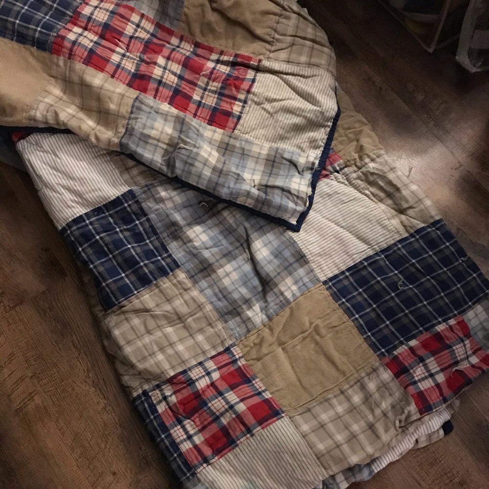 Full/Queen Circo quilt with standard sham